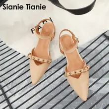 Sianie Tianie/ г.; брендовая летняя пикантная женская обувь с острым носком и ремешком сзади; Модные женские босоножки mary jane с заклепками и шипами