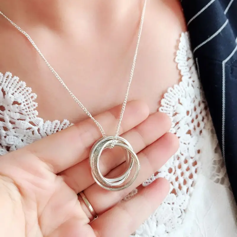 

Free Shipping Circle Link Silver Glitter Pendant Charm Sweet Simple Necklace