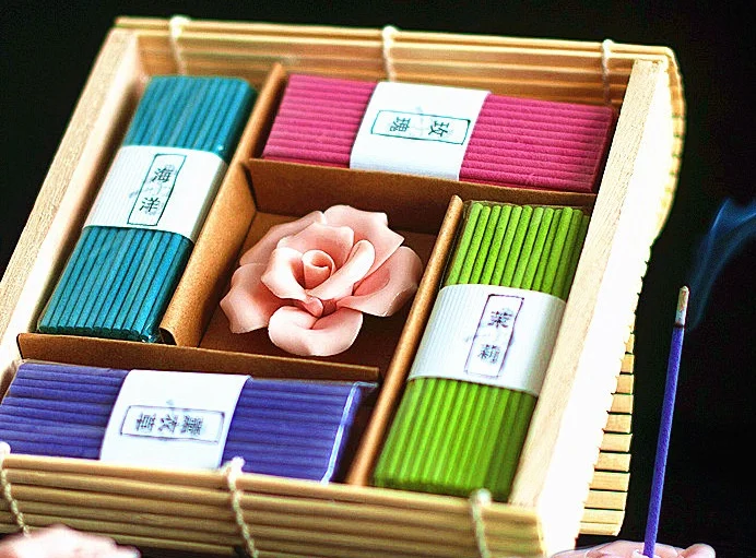 

Exqusite Vintage Bamboo Box With White/Pink incense holder Incense sticks Joss-stick Natural Aromatherapy stick Incense
