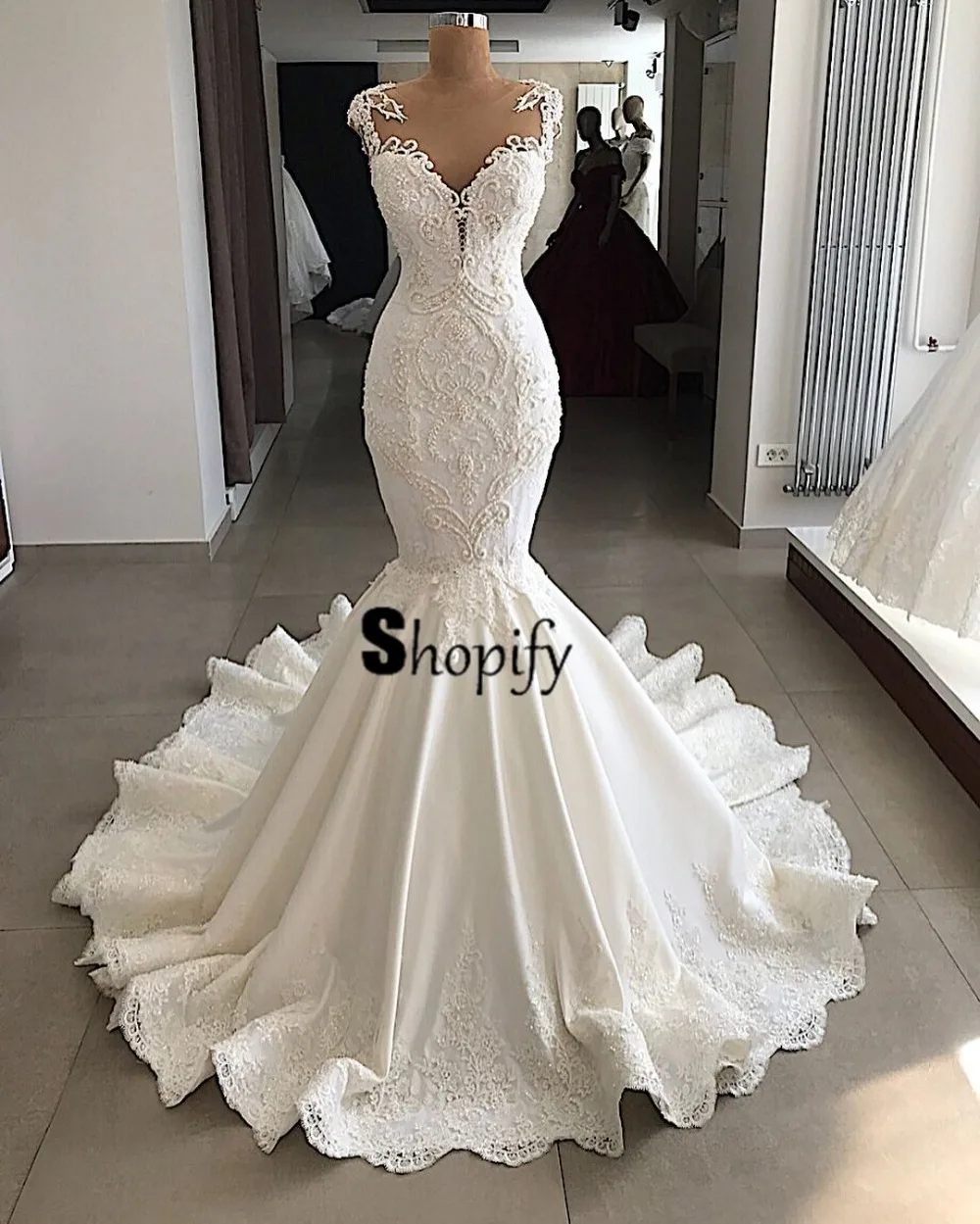 Romantic Mermaid Wedding Dresses 2020 Sexy Sheer Back Beaded Lace Bride Real Saudi Arabia Ivory Wedding Gown Romantic Mermaid Wedding Dresses 2020 Sexy Sheer Back Beaded Lace Bride Real Saudi Arabia Ivory Wedding Gown