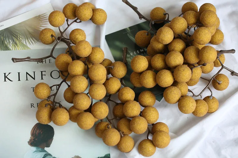 

Hot Sell Popular Artificial Fruit Lifelike Simulation Grape Longan for Photo Studio Photography Accessories DIY Party Decoration