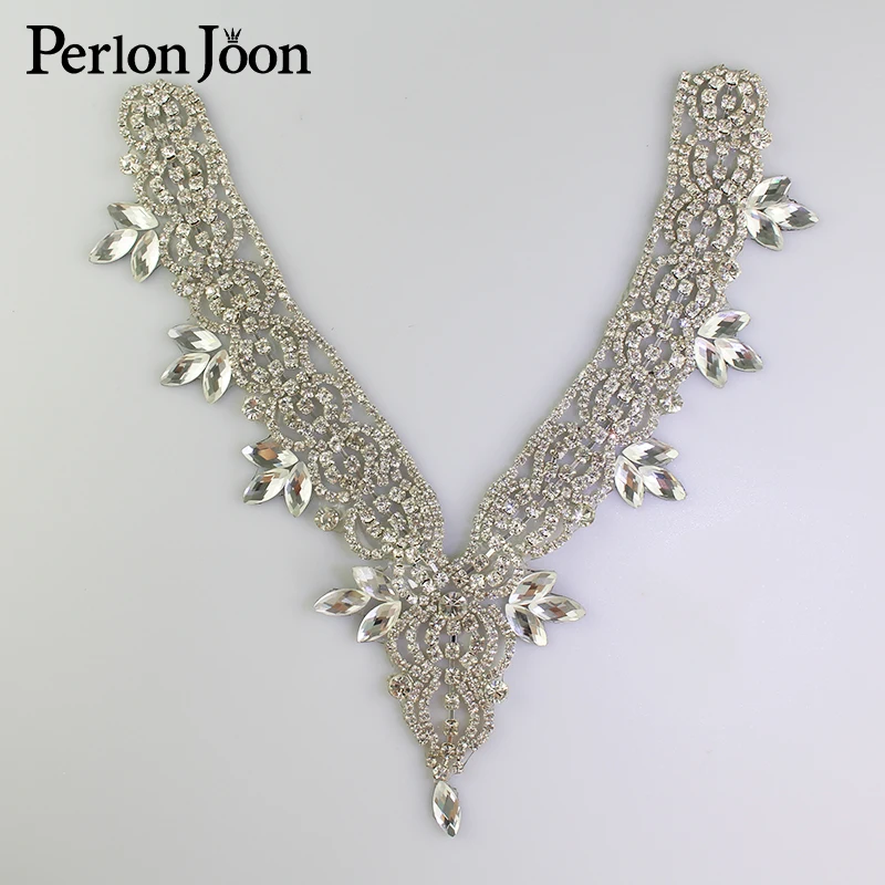 

V-shape Crystal Collar Rhinestone Neckline Patch hot fix Iron-On Rhinestone applique decorating accessories in wedding dress