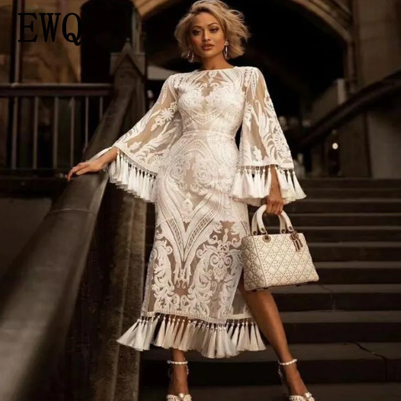 

[EWQ] 2019 spring new Korean style loose fashion Embroidered dress Solid sleeves O-Neck hem split white lace dress women QF92100