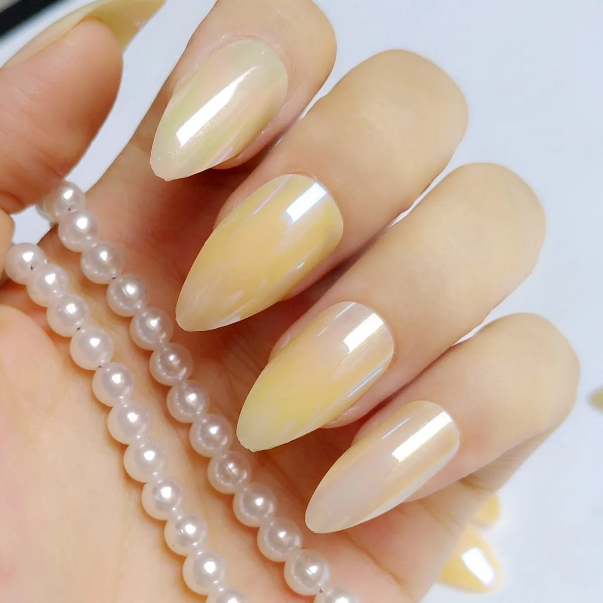 Hot Holographic Natural Yellow False Nails Stiletto Holographic Natural Yellow False Nails Stiletto Acrylic Chameleon Mirror Fake Nail Full Cover Manicure Tools Z143