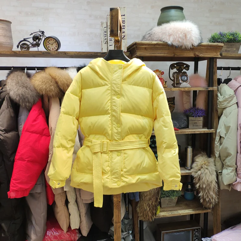 Kopen 2019 Winter Jas Vrouwen Slanke Hooded 90% Witte Eend Donsjack Met Riem Vrouwelijke Down Parka Dikke Warme Winterjas sneeuw Uitloper