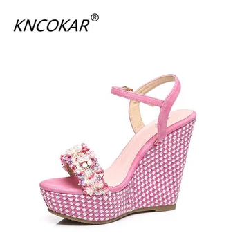 

In the new summer, the new summer plaid wedges and sandals are high heel waterproof platform with pearl fashion shoes