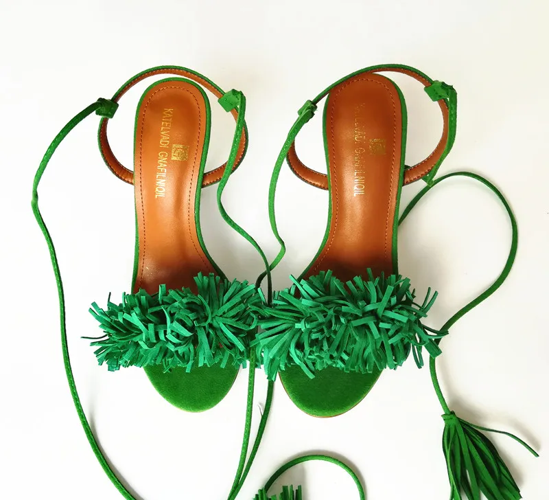 Летние босоножки; женские сандалии-гладиаторы на высоком каблуке с бахромой; женская обувь на шнуровке; женские пикантные зеленые сандалии из флока; B-0064