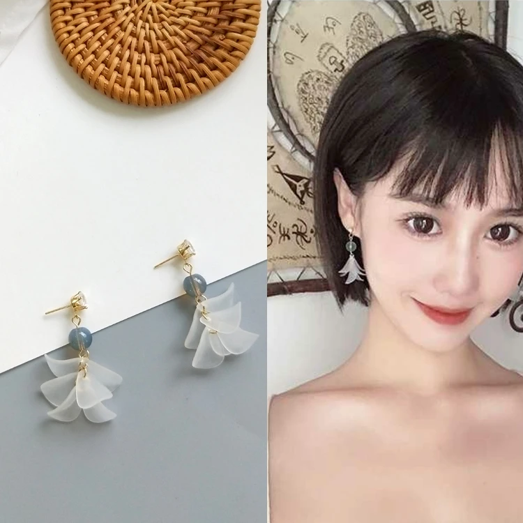 

2019 new flower fairy earrings Sen petals short hair earrings female daffodil eternal flower earrings