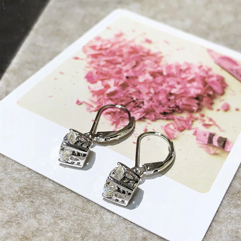 Женские серьги Обручи из белого золота с муассанитом толщиной 5 мм 18