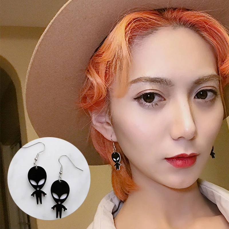 

2018 Creative Sweet Cute Cartoon Black White Acrylic Alien Earrings for Women Girls Party Halloween Charm Jewelry Gift Wholesale