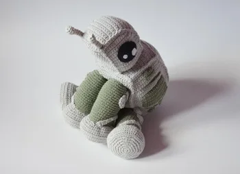 

crochet armigurumi rattle toy T walker model number 92