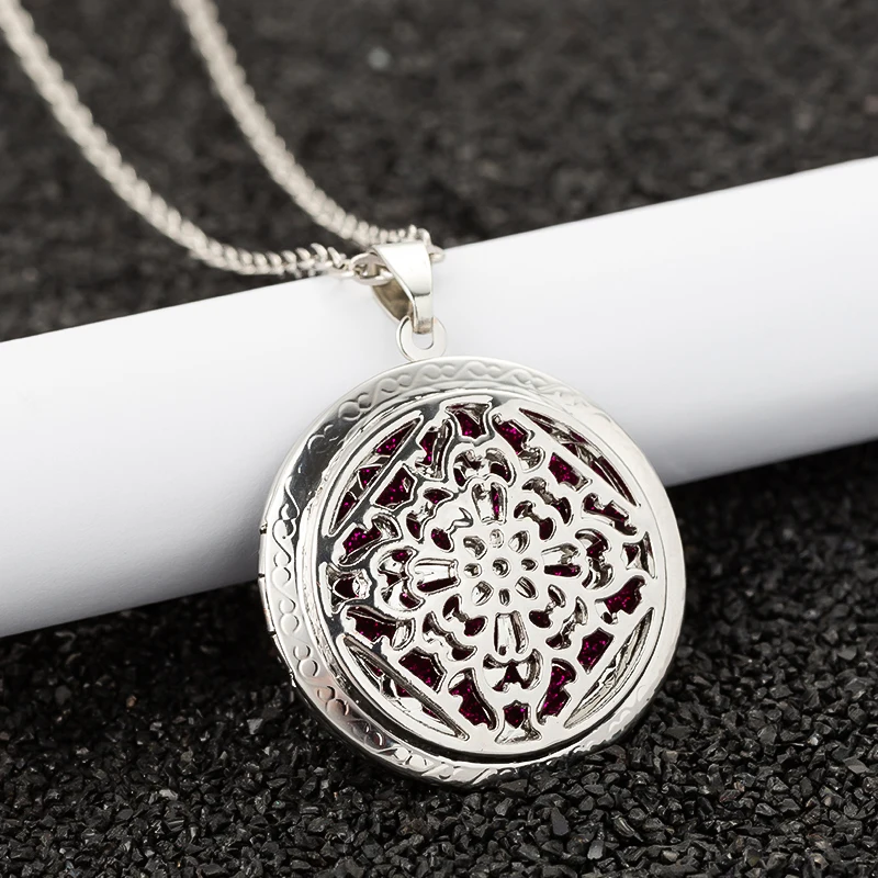 

Aroma Diffuser Retro Necklace Open Lockets Pendant Perfume Oil Locket to send Chain length 60cm+1pcs bright mat A33