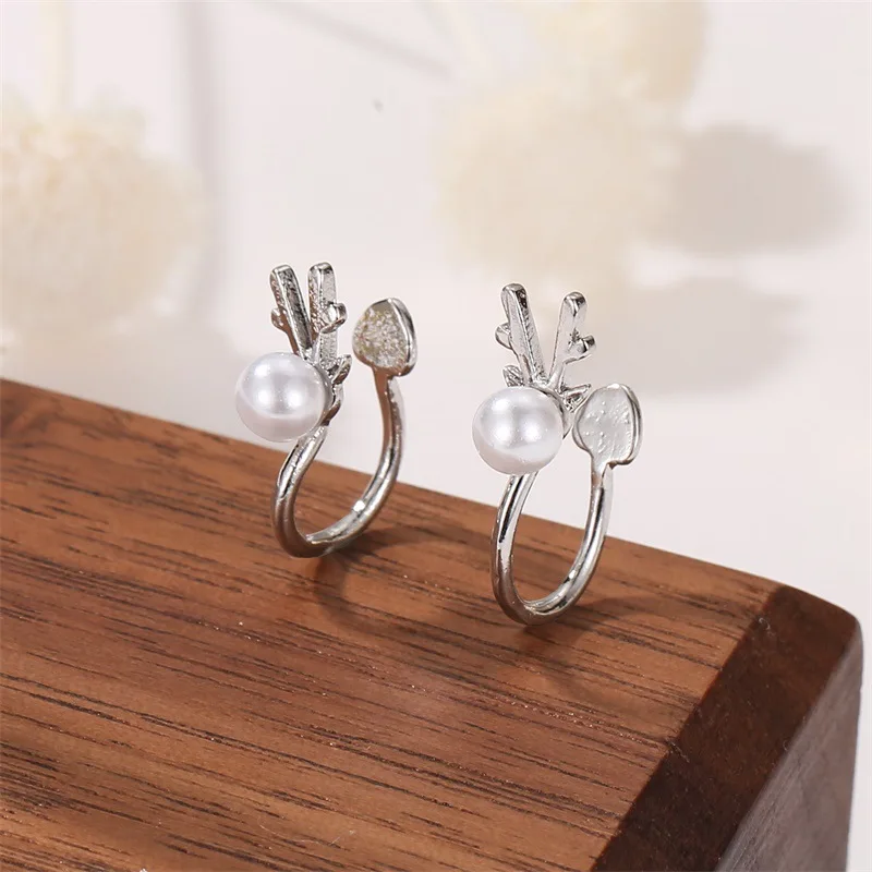 

2019 Hot Cute Copper Alloy Antlers Clip Earring For Women Non-Pierced Ear Cuff Imitation Pearl Earrings For Women Christmas gift
