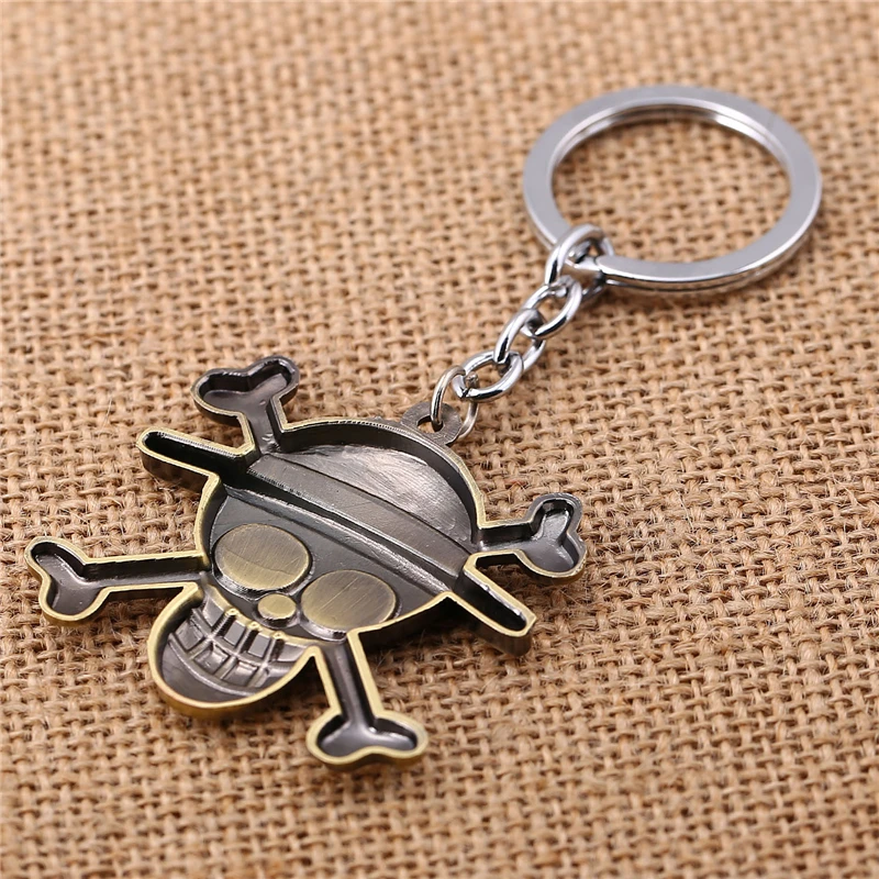 J Store One Piece anime llaveros Keychain Luffy sombrero de paja esqueleto colgante llavero para Fans regalo encanto