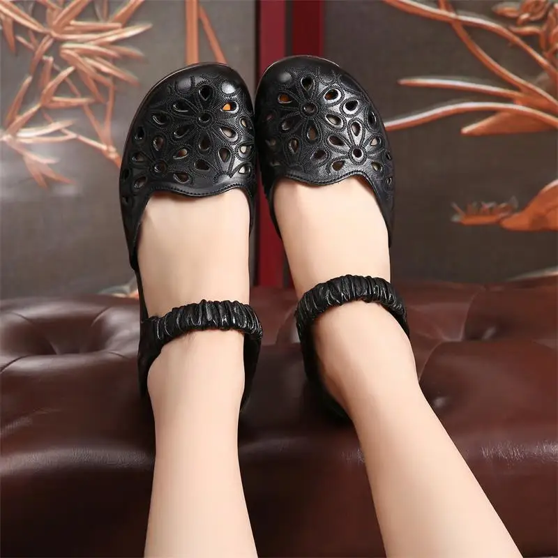 

ZUZHIXIU-Summer 2020 New Genuine Leather Retro Wind Lady Low-heeled Flat-soled Magic Stick-on Embroidered Flower Sandals