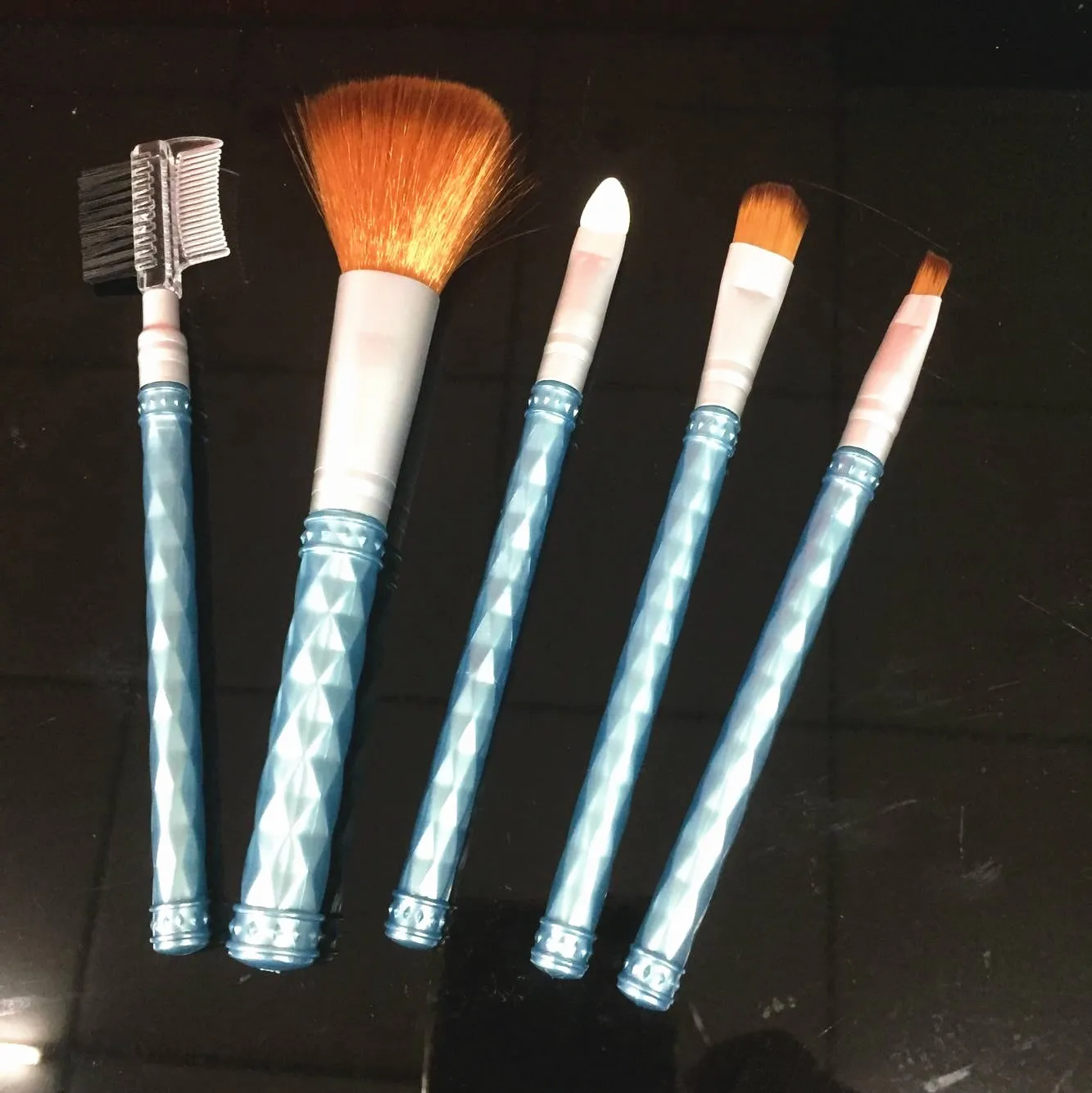 

Pearlescent Pole Five Piece Cosmetic Cover Brush Eyebrow Eye Shadow Blush All Kinds of Brushes