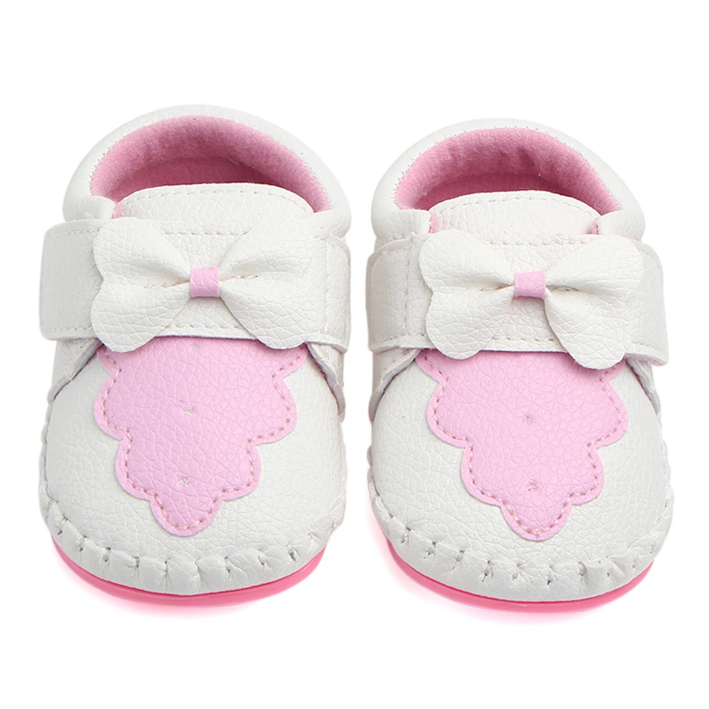 Повседневная обувь для маленьких девочек; детские шлепанцы; мягкие кроссовки на резиновой подошве; модная обувь для новорожденных с бантом для детей 0-18 месяцев