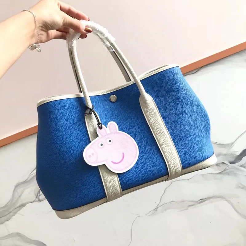 

The highest quality ladies luxury fashion shoulder bag 100% leather brand famous ladies shoulder Messenger bag free shipping