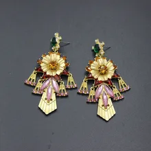 Retro jewelry European and American Baroque metal flower earrings luxury earrings wild crystal drill tassel earrings 381
