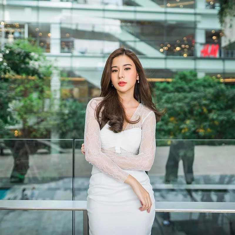 Shining Beauty White lace long sleeve V neck Women Sexy Bodycon Bandage Dress 2017 Elagant Celebrity Party Dress long-white-lace-dress