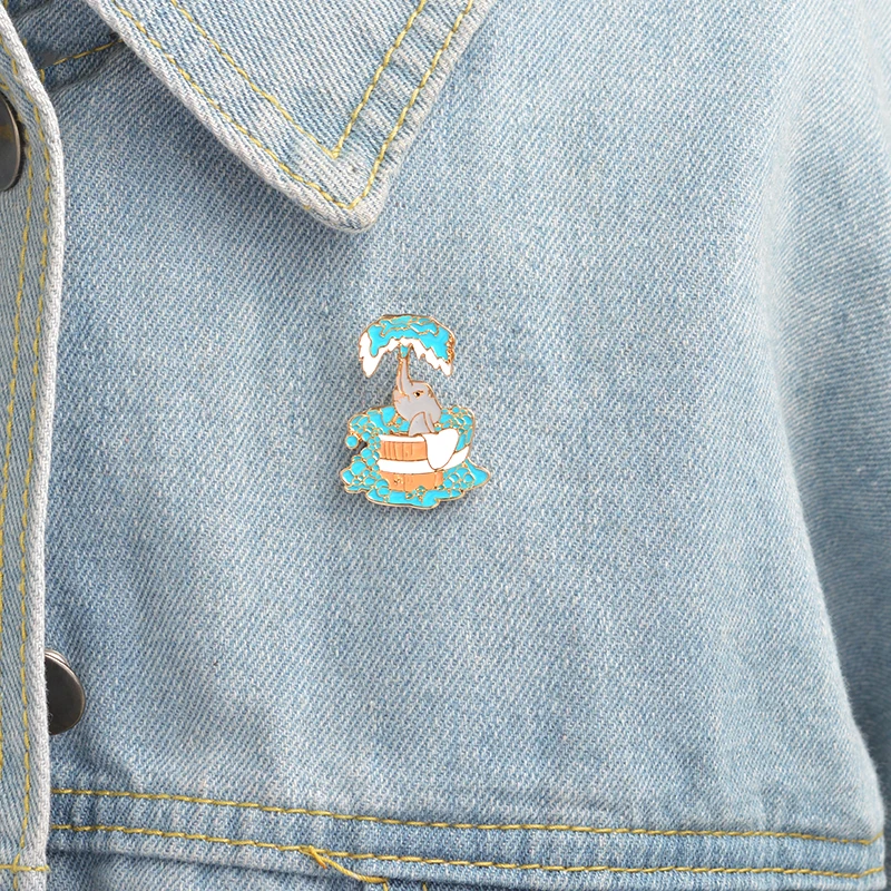 

Cartoon Cute Elephant Bathing Brooch Bathing Fountain Funny Enamel Icon Shirt Jacket Backpack Pin Button Metal Badge Jewelry