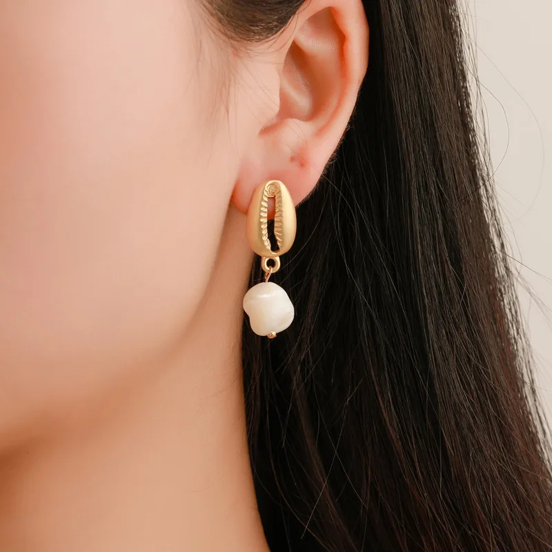 

2019 New Fashion Retro Golden Metal Shell Conch Irregular Pearl Dangle Drop Earrings Jewelry Gift for Women Girl Party