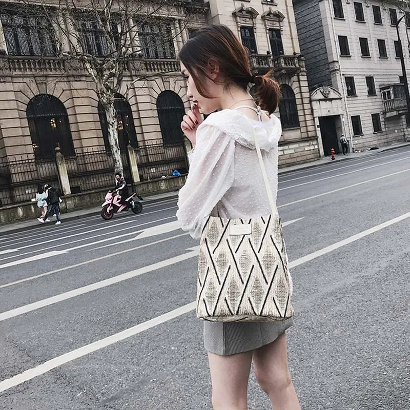 New Summer Beach Women Handbag INS Popular Female Casual Straw Bags Large Lady Travel Shoulder Bag Handmade Knitted Tote SS3344 (15)