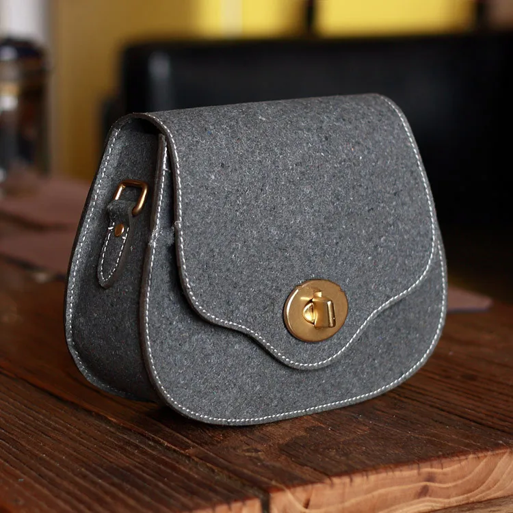 

[B-049] DIY handmade leather art saddle bag shoulder bag with twist lock type's paper drawing DIY Leather Bag paper pattern