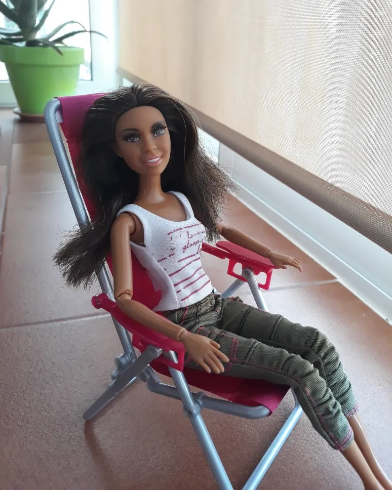 

2018 New Toy House Accessories Foldable Deckchair Lounge Beach Chair Lovely Miniature Doll Furniture Pink Chair For Barbie Doll