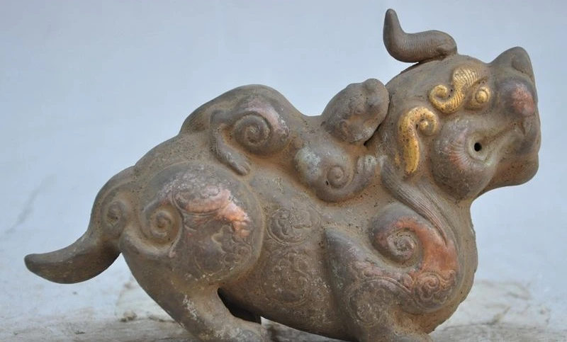 

7"old chinese red copper gilt Unicorn Brave troops Pixiu Carrying a beast statue