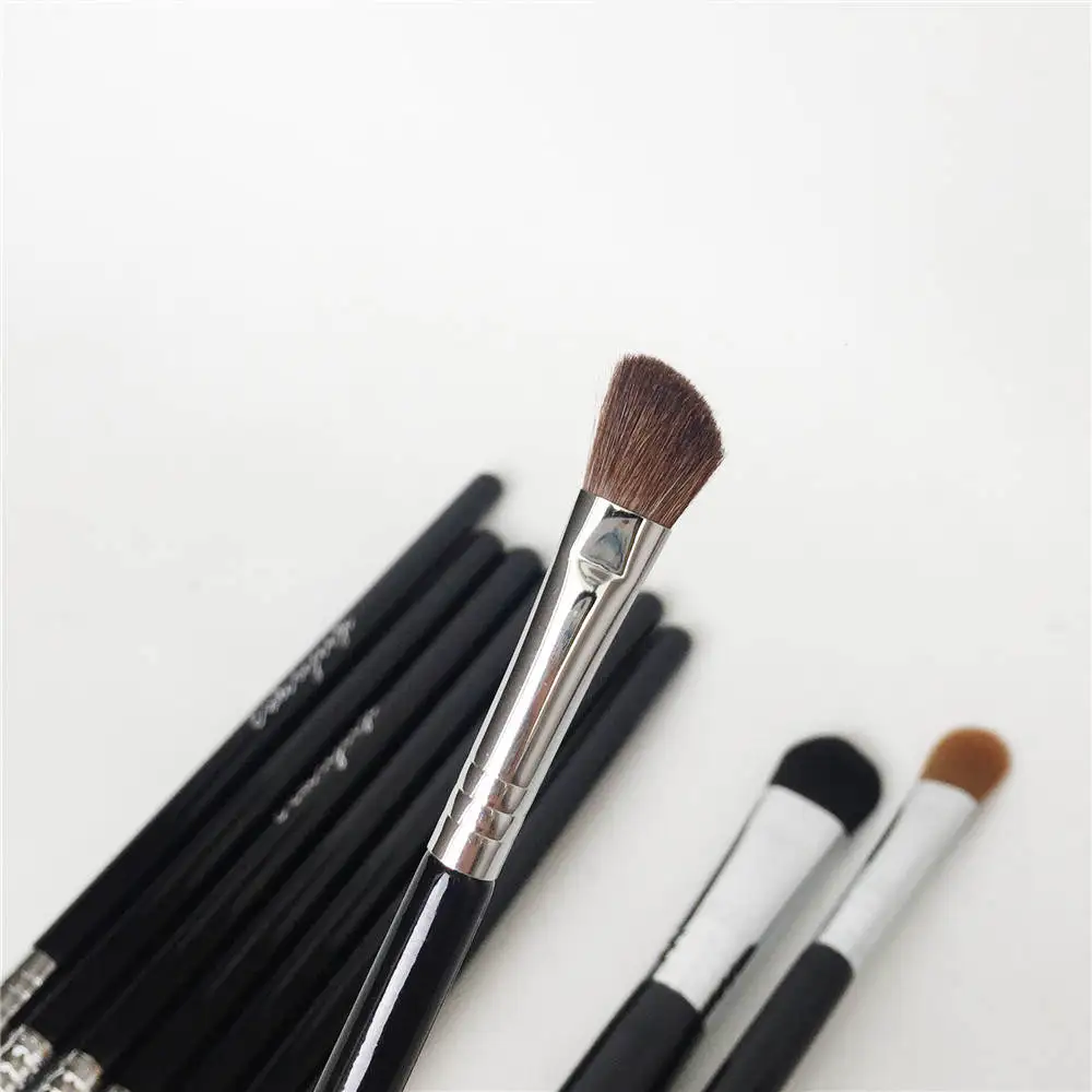 Sigma E70 MEDIUM ANGLED SHADING BRUSH _ 1