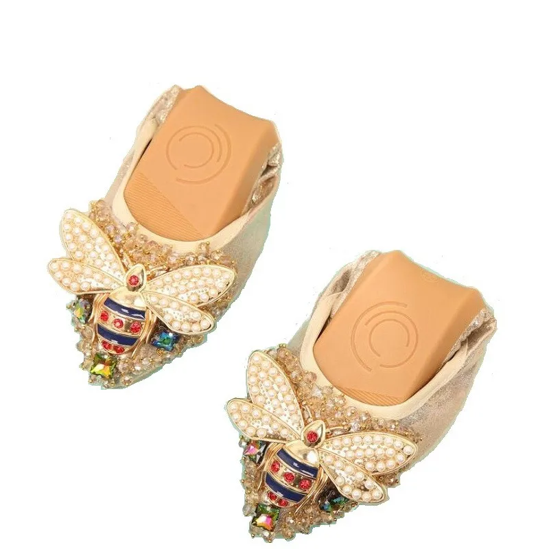 

Plus Size Designer Crystal Woman Flat Shoes Elegant Comfortable Lady Fashion Rhinestone Women Soft Bees Shoes A031-1