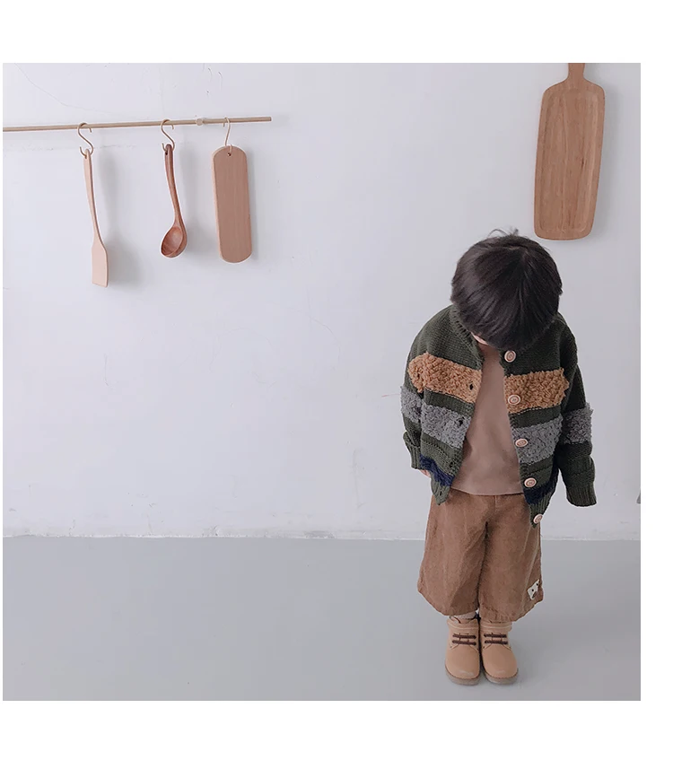 Корейский стиль; сезон осень-зима; свитер в полоску из берберского флиса; кардиган для маленьких мальчиков; Детские теплые свитера с длинными рукавами; пальто