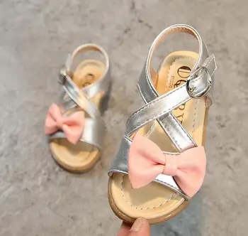 

Girls Korean version of the small children's bow casual beach shoes tendon bottom 2019 summer new color matching sandals tide