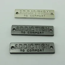 100 шт./упак.) Гальванические Винтажные серьги металлические с цветным рисунком значок/этикетка 1,2x3,2 см с тиснением Пользовательский логотип для одежды куртка