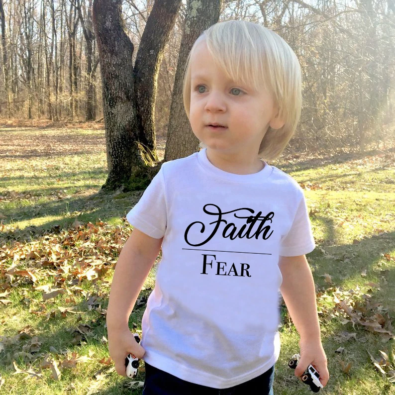 Faith Over Fear Молодежная футболка Летняя одежда с коротким рукавом для мальчиков. футболка для девочек детские топы футболки для малышей; детская модная футболка одежда для детей