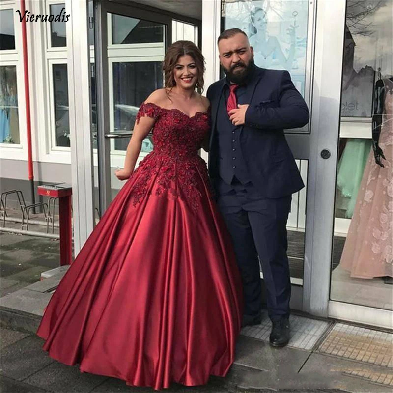 111-1          2018 Quinceanera Dresses Ball Gown Off Shoulder Sweetheart Lace Applique Beading Burgundy Sweet 16 Satin Plus Size Formal Prom Evening Gowns
