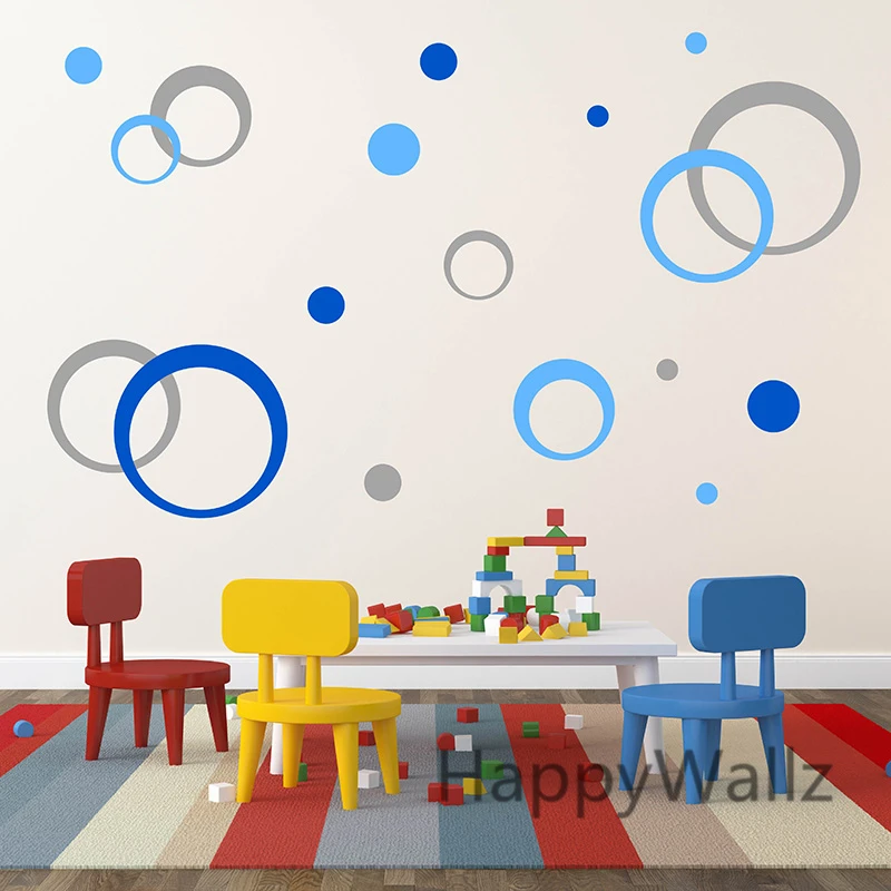 Центр творчества. Декор на стену круги. Круглая рамка. Разноцветная стена. Геометрический орнамент на стене.