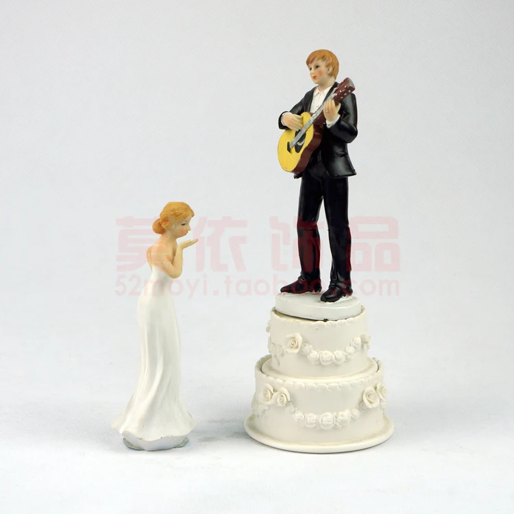 

Cake Decoration Wedding Products Wedding Gift Resin Handicrafts Jump Dance Guitar Wedding Favor Groom Bride