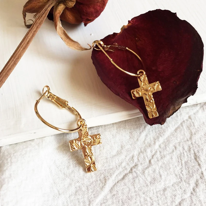 

Coco&willow Cross Disc With Rose Embossing Details Hoop Earrings For Women Romantic Hoop Earring Fashion Jewelry Wholesale 2019