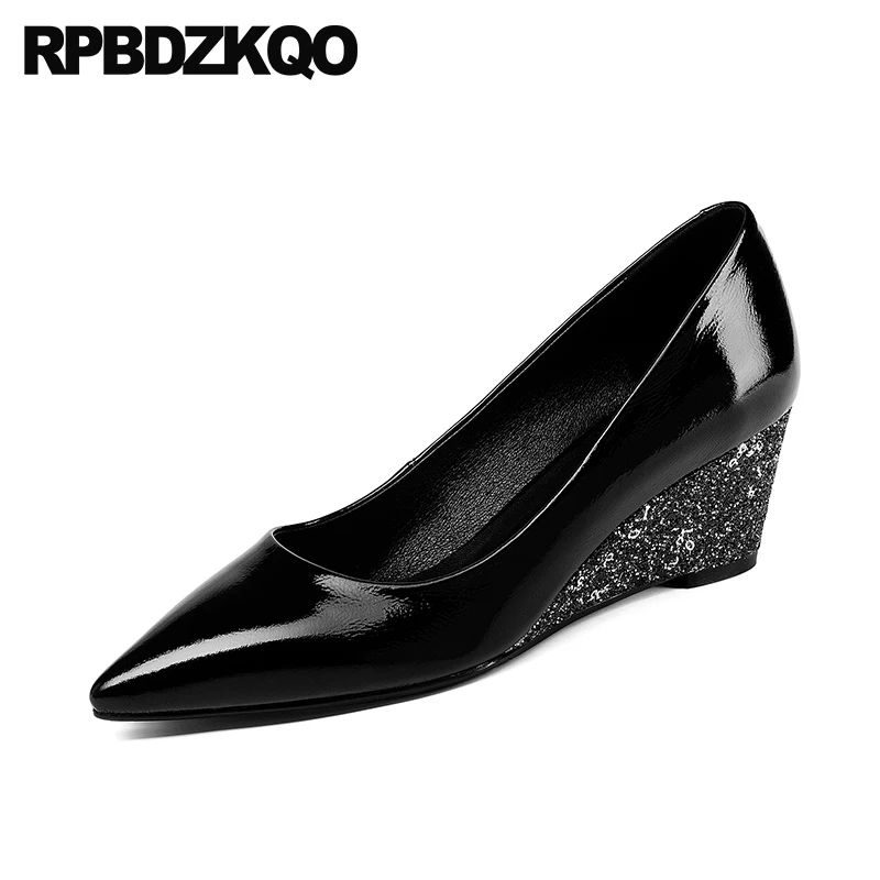 black medium heels