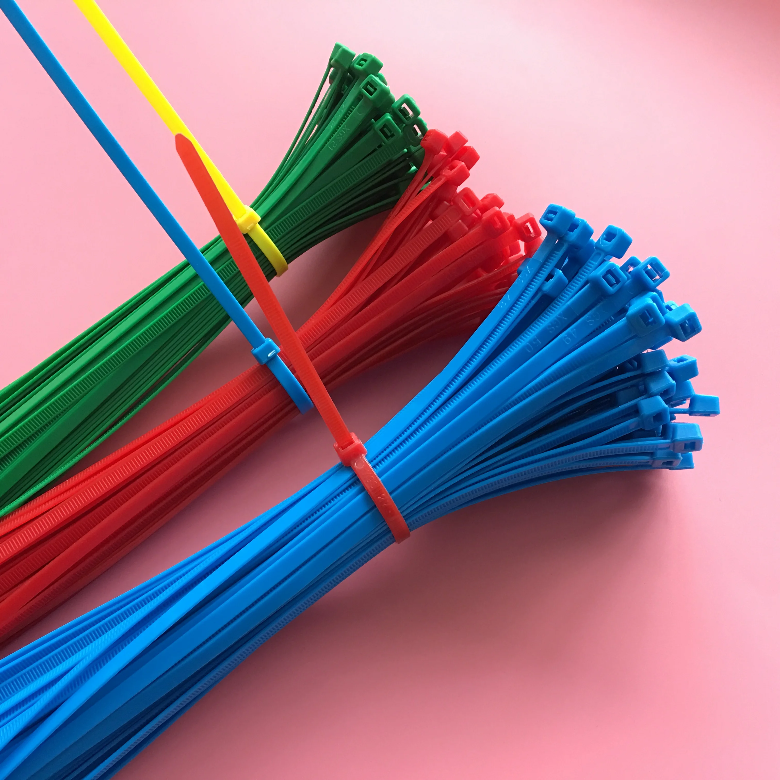 

Xingo 250mm Self locking Nylon Cable Zip Ties 100pcs Plastic Colored Cable Zip Tie 40 lbs UL Rohs Approved Loop Wrap BundleTies