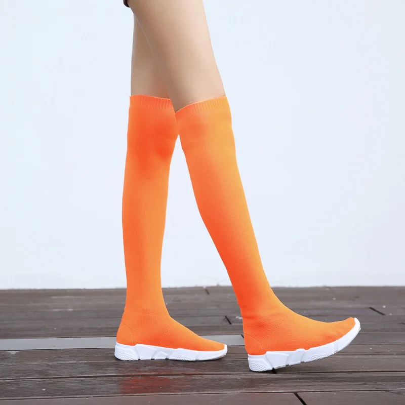 Новинка года; сезон осень-зима; сапоги-чулки; высокие сапоги-трубы до колена; женская обувь на плоской подошве
