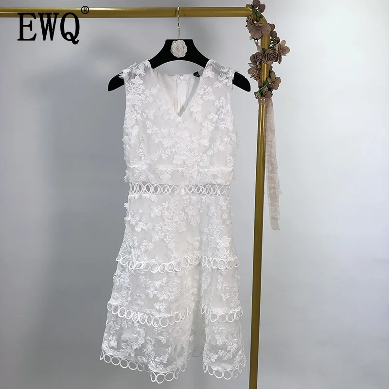 

[EWQ] 2019 Spring Summer New Style V-collar Sleeveless Solid Patchwork Pullvoers High Street Hollow Out Dress Women AG803