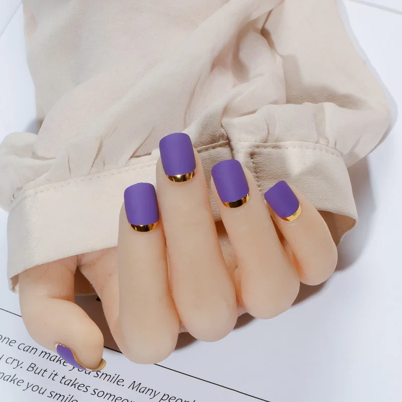 Короткие матовые искусственные ногти оборот французские ногти фиолетовый красный синий фиолетовый ногти с Золотистый металлический