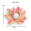 Wuli & baby-broches de flores de loto de cobre, perlas de imitación, para bodas, banquetes, alfileres de lujo, regalos ► Foto 2/5