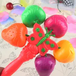 1 шт. Творческий Strewberry форме Пластик колокольчик погремушки игрушки для детей развития интеллекта для детей смешные игры подарки
