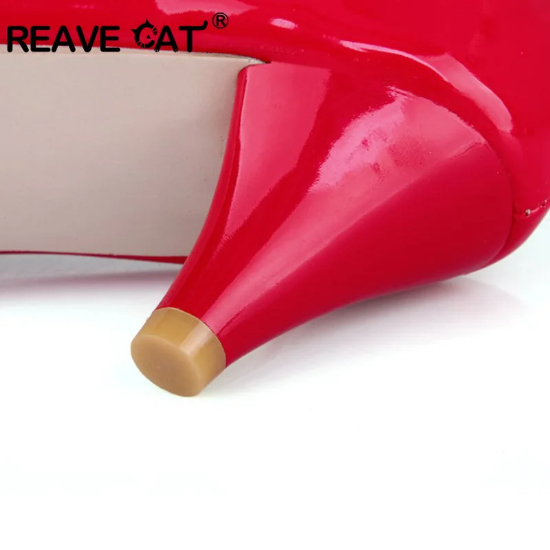 Женские туфли на среднем каблуке REAVE CAT черные блестящие с острым носком весну