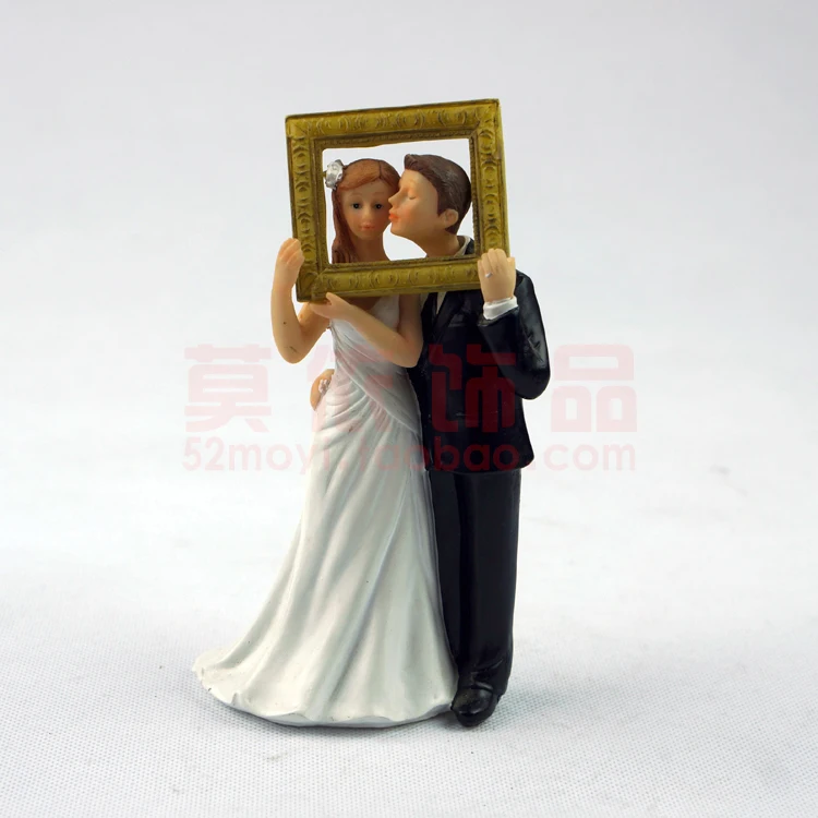 

Wedding Favor Groom Bride photo frame Sweet Hug Romantic Love Couple Figurine European Style Wedding Cake Toppers Wedding Decor