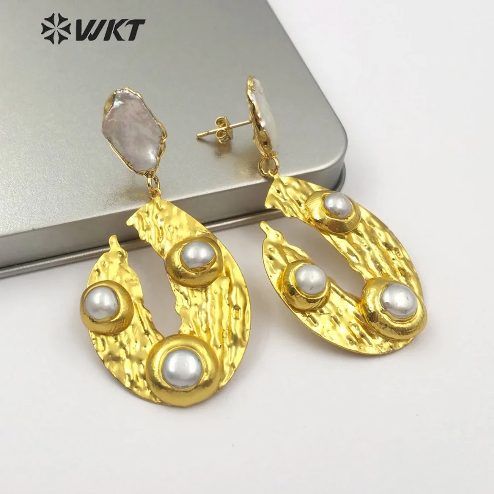 

WT-E495 Natural Freshwater Pearl Earring Random Size Three Round Pearl With Gold Trim Drop Dainty Pearl Jewelry Wedding Earring